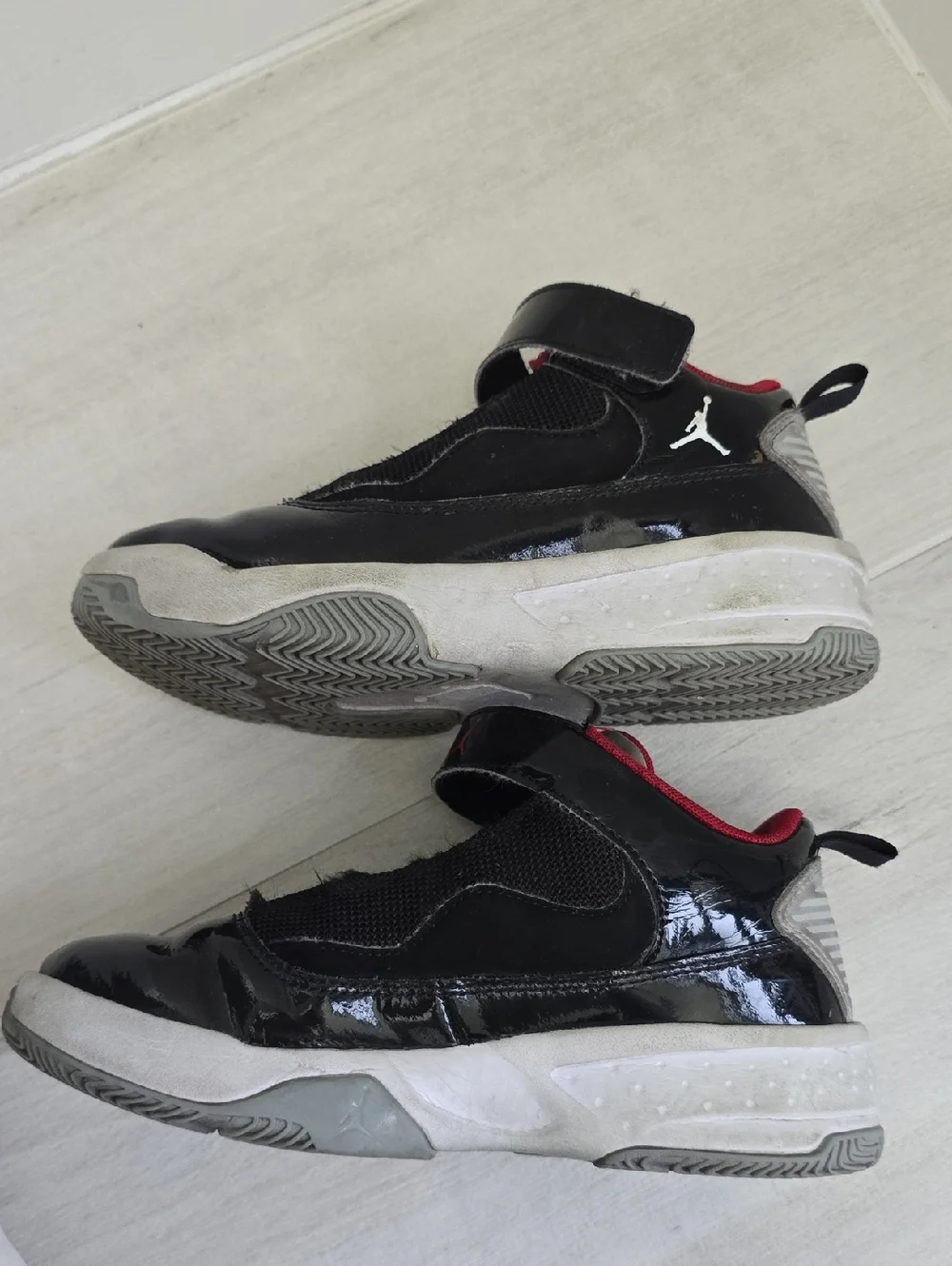 Jordan Kids Black White and Red Velcro Athletic Sneakers Boys Size 1 High Top